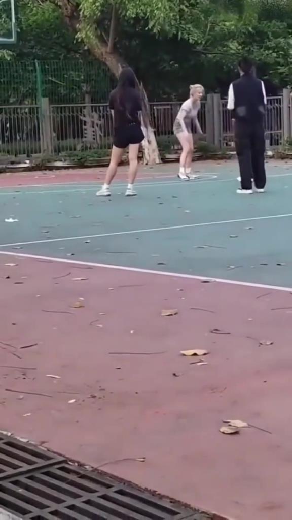 上來就背打女生的男人，真的活該沒有女朋友啊